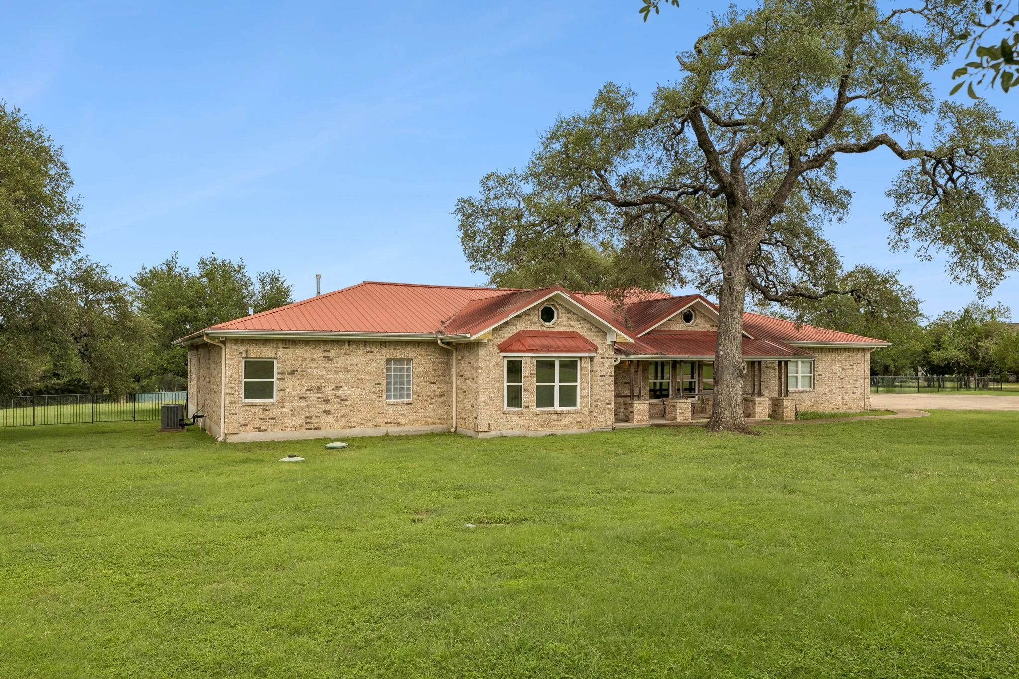 Photo of 331 MOURNING DOVE LN, Buda, 78610