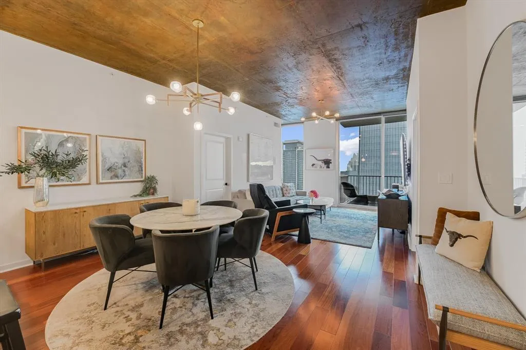 Photo 3 of 360 NUECES ST #3609