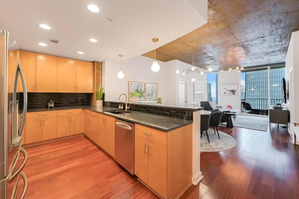 Photo 2 of 360 NUECES ST #3609