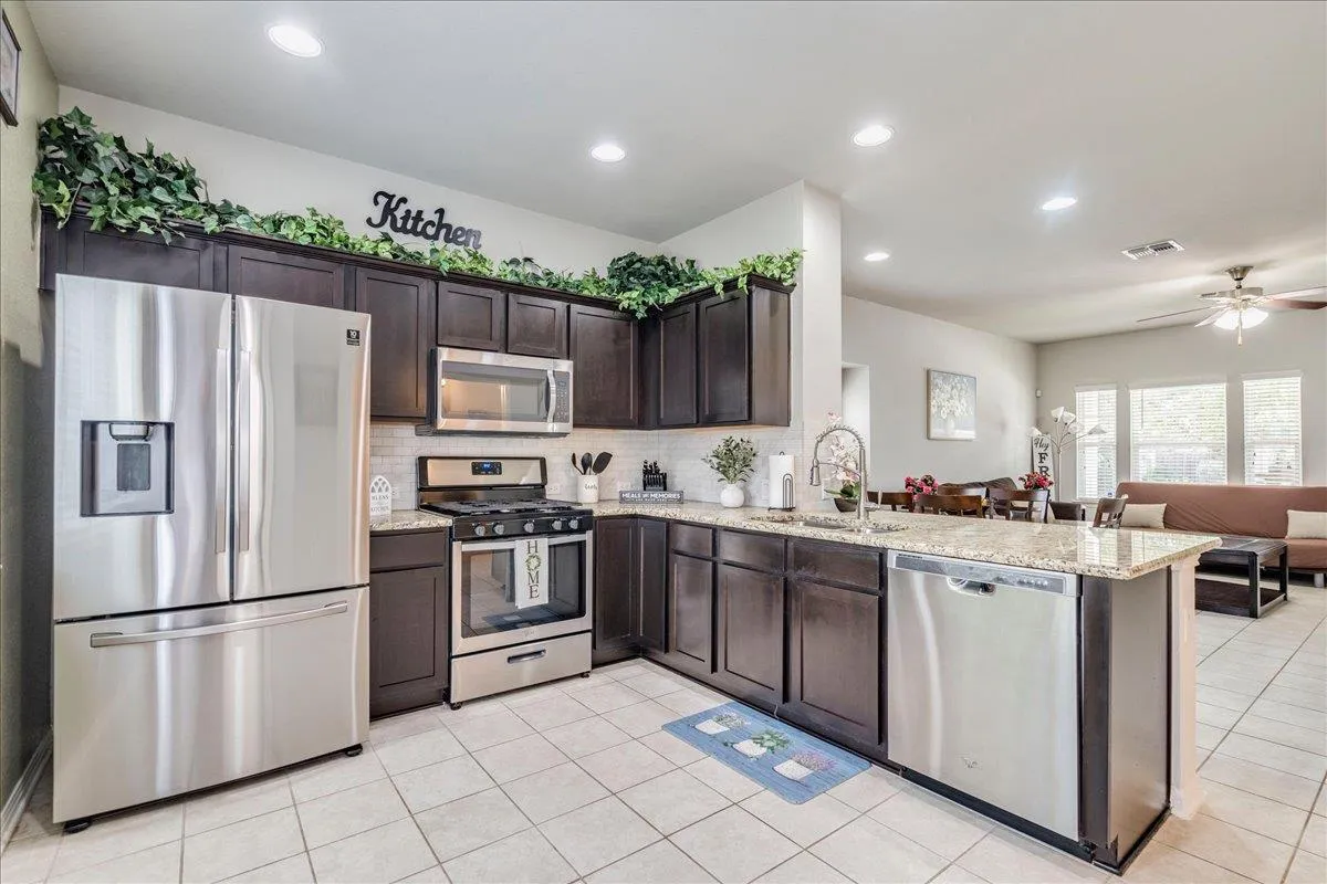 Photo 5 of 151 FRIENDSHIP OAK DR