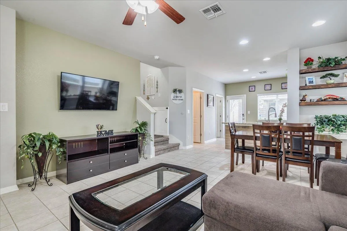 Photo 3 of 151 FRIENDSHIP OAK DR