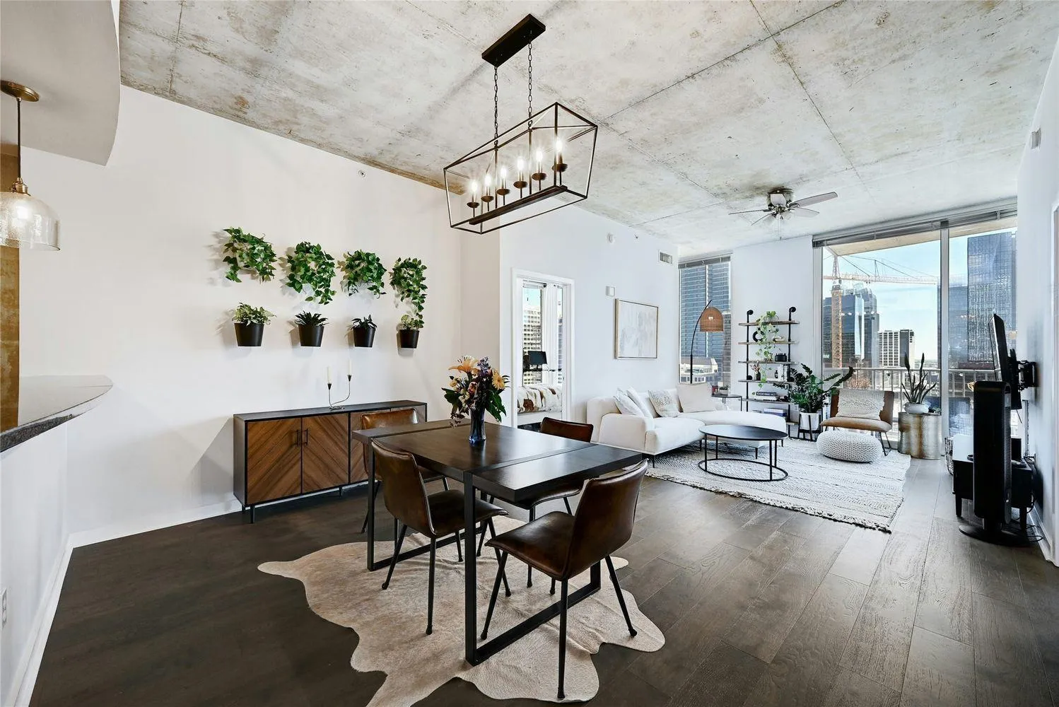 Photo 3 of 360 NUECES ST #1809