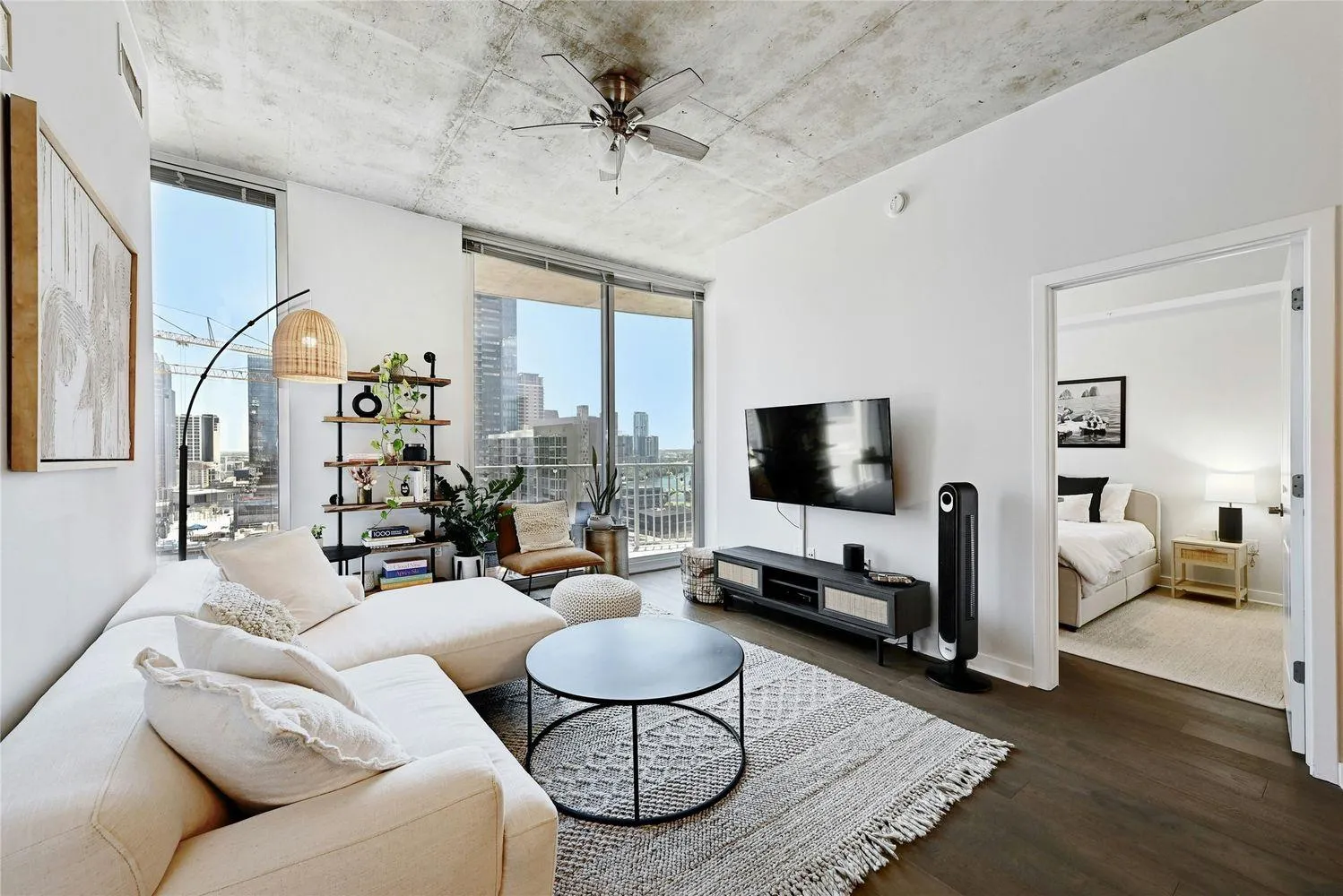 Photo 2 of 360 NUECES ST #1809