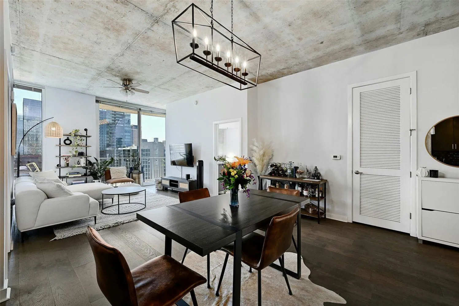 Photo 4 of 360 NUECES ST #1809