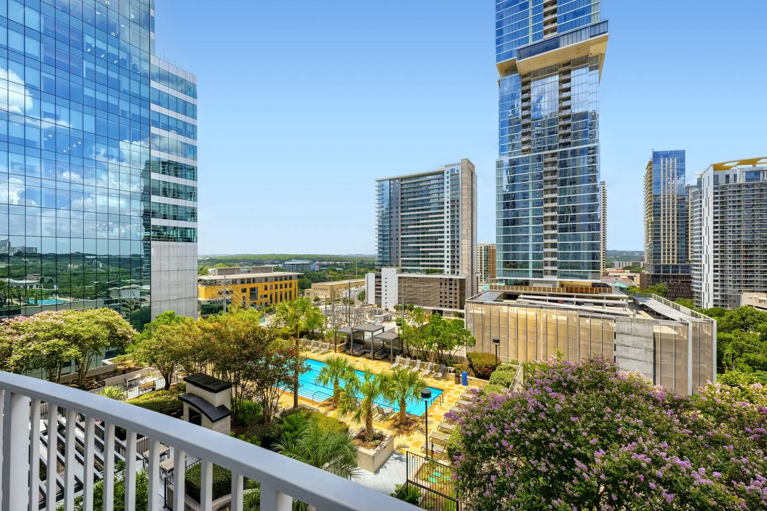 Photo 4 of 360 NUECES ST #1208