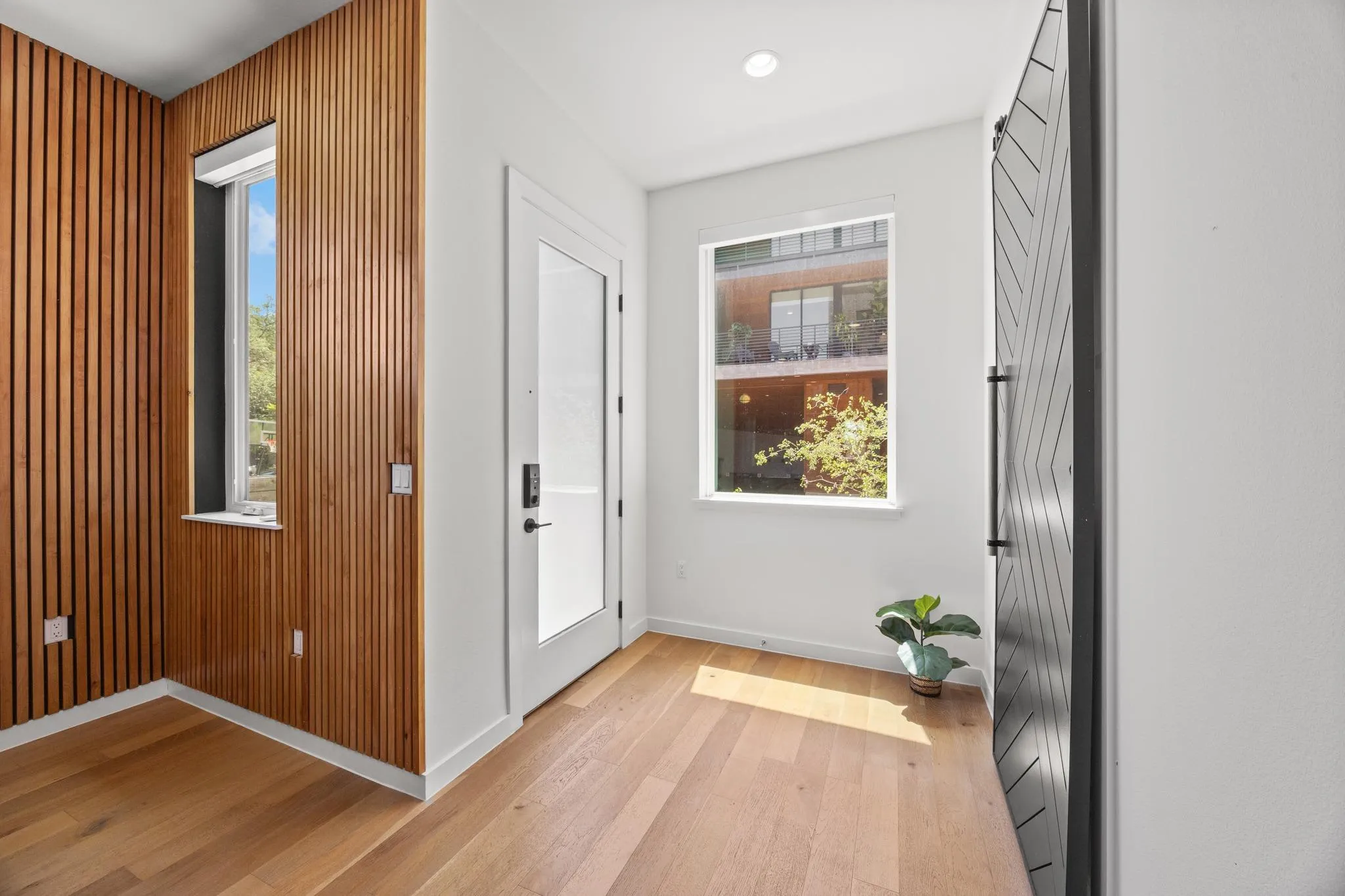 Photo 5 of 900 S 2ND ST #30