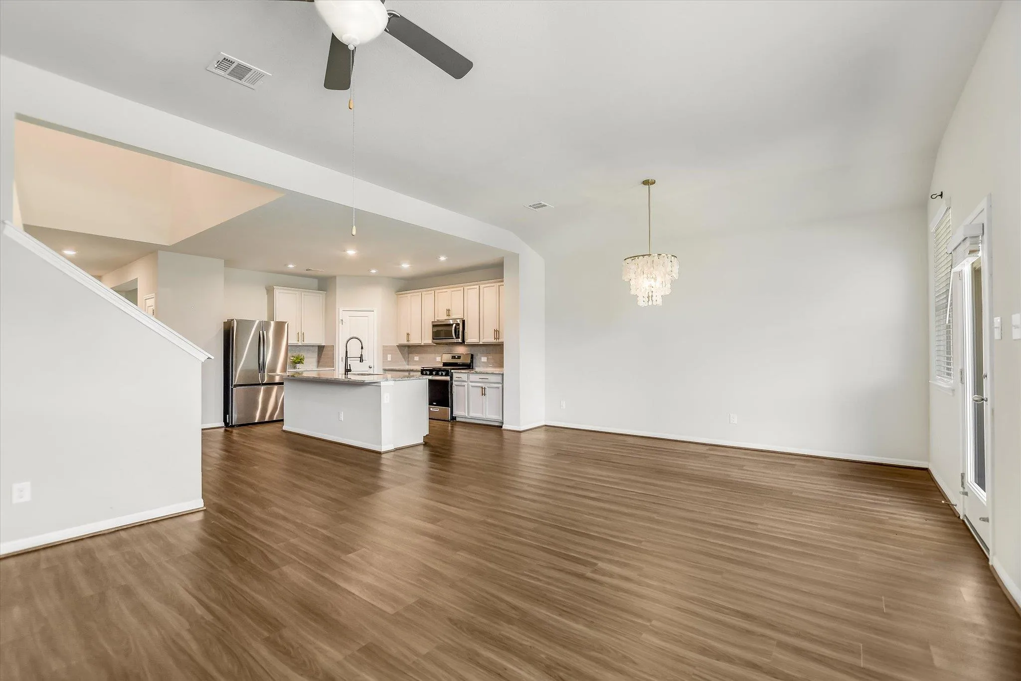 Photo 5 of 17017 LATHROP AVE