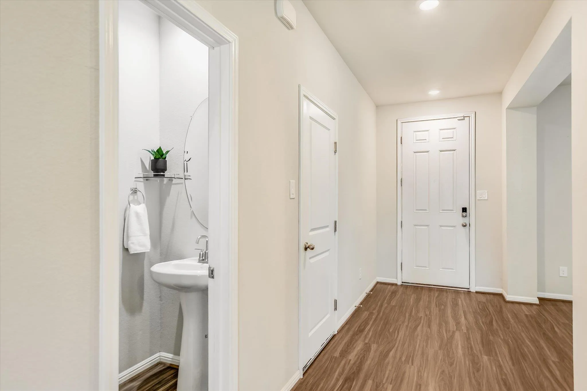 Photo 5 of 17017 LATHROP AVE