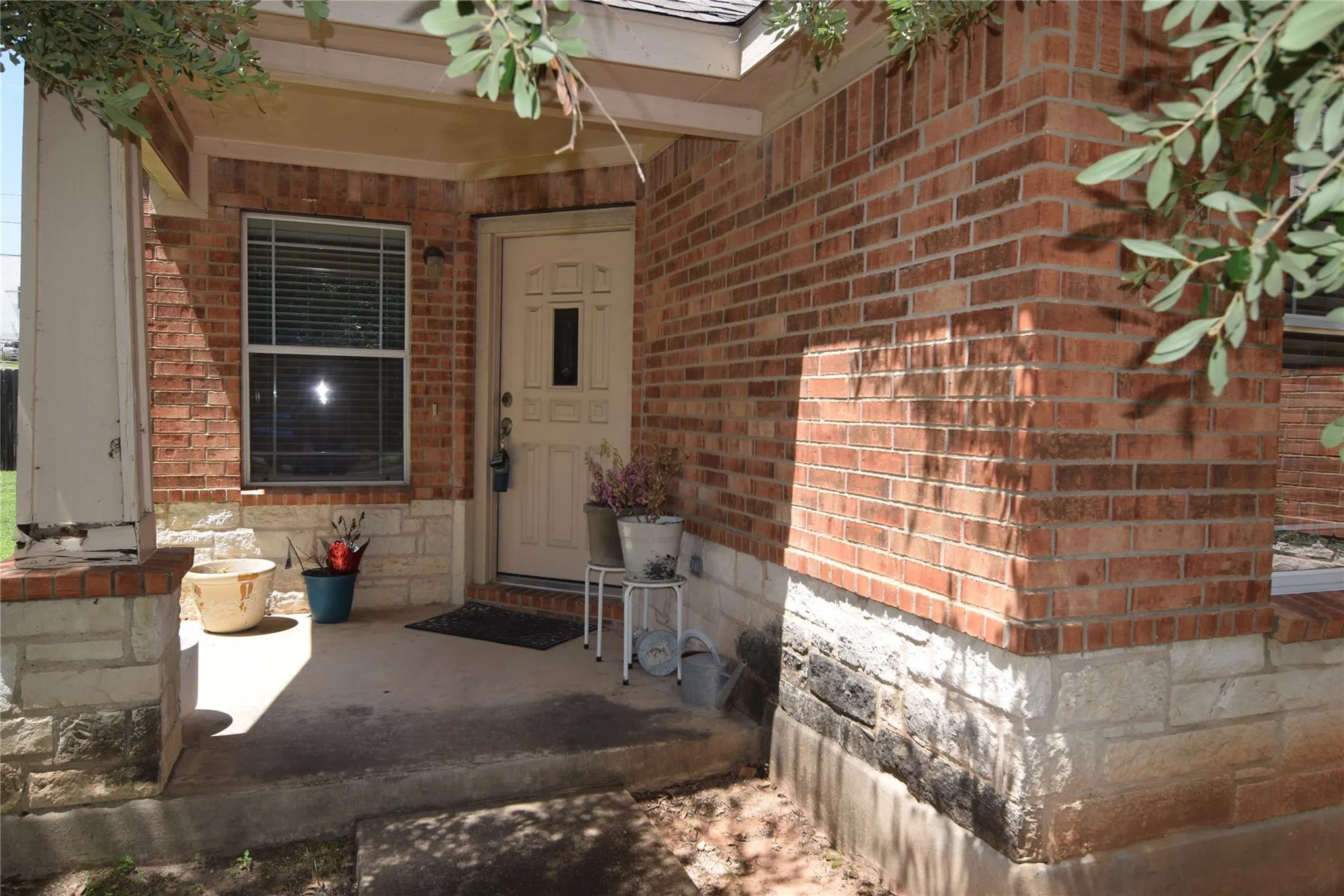 Photo 2 of 708 TIMOTHY JOHN DR