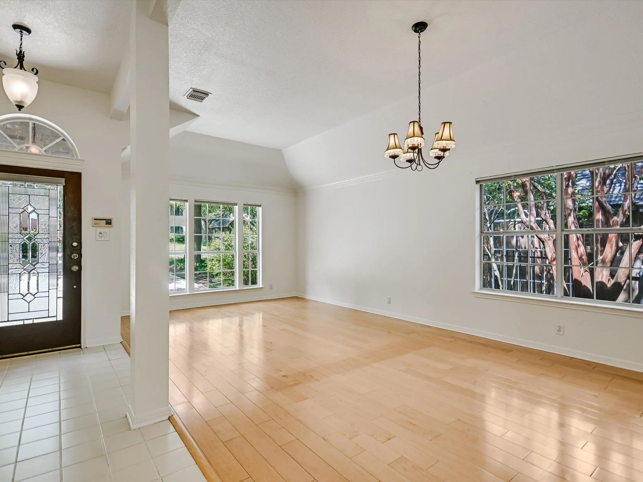 Photo 2 of 10817 REDMOND RD