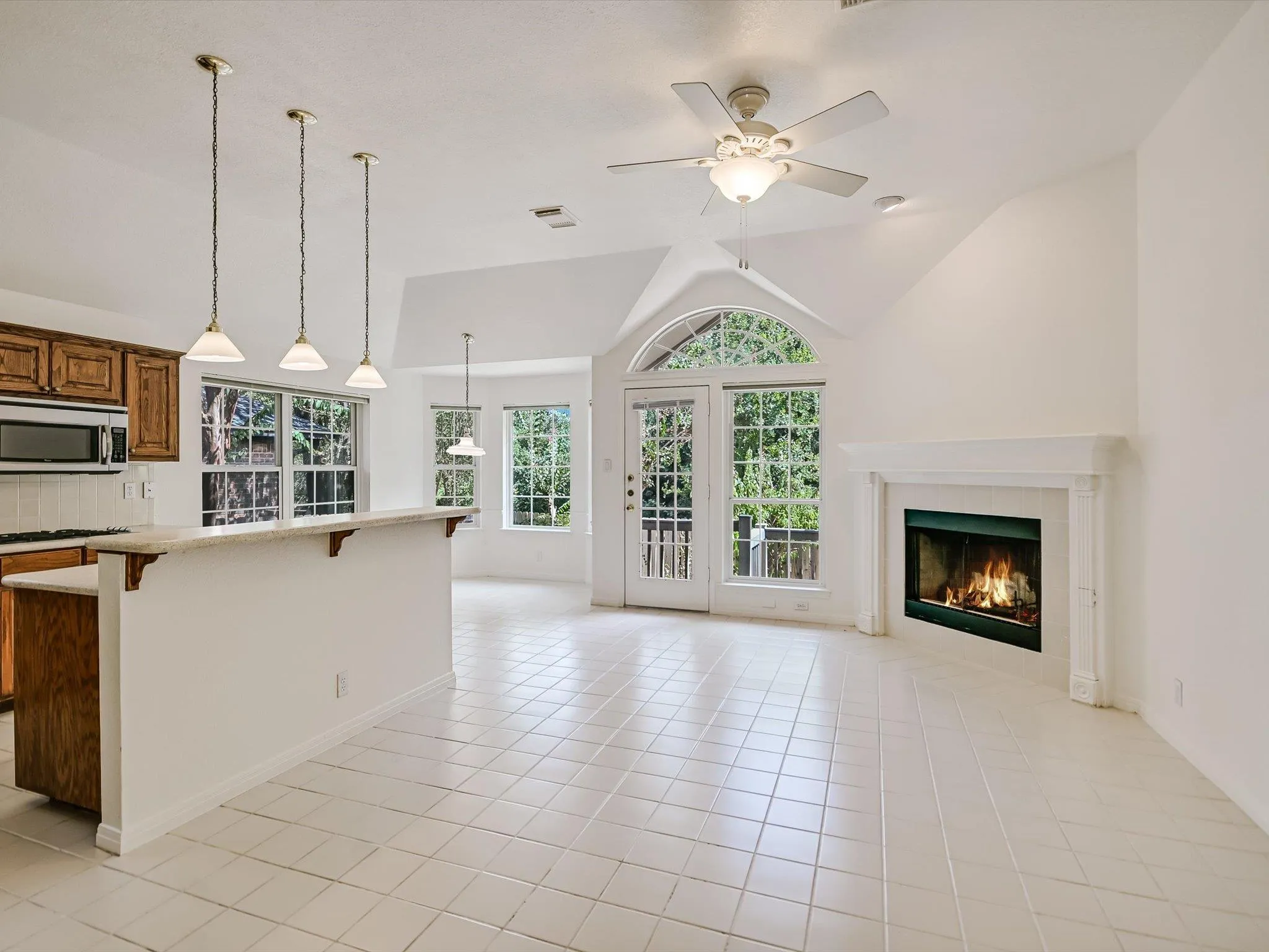 Photo 4 of 10817 REDMOND RD