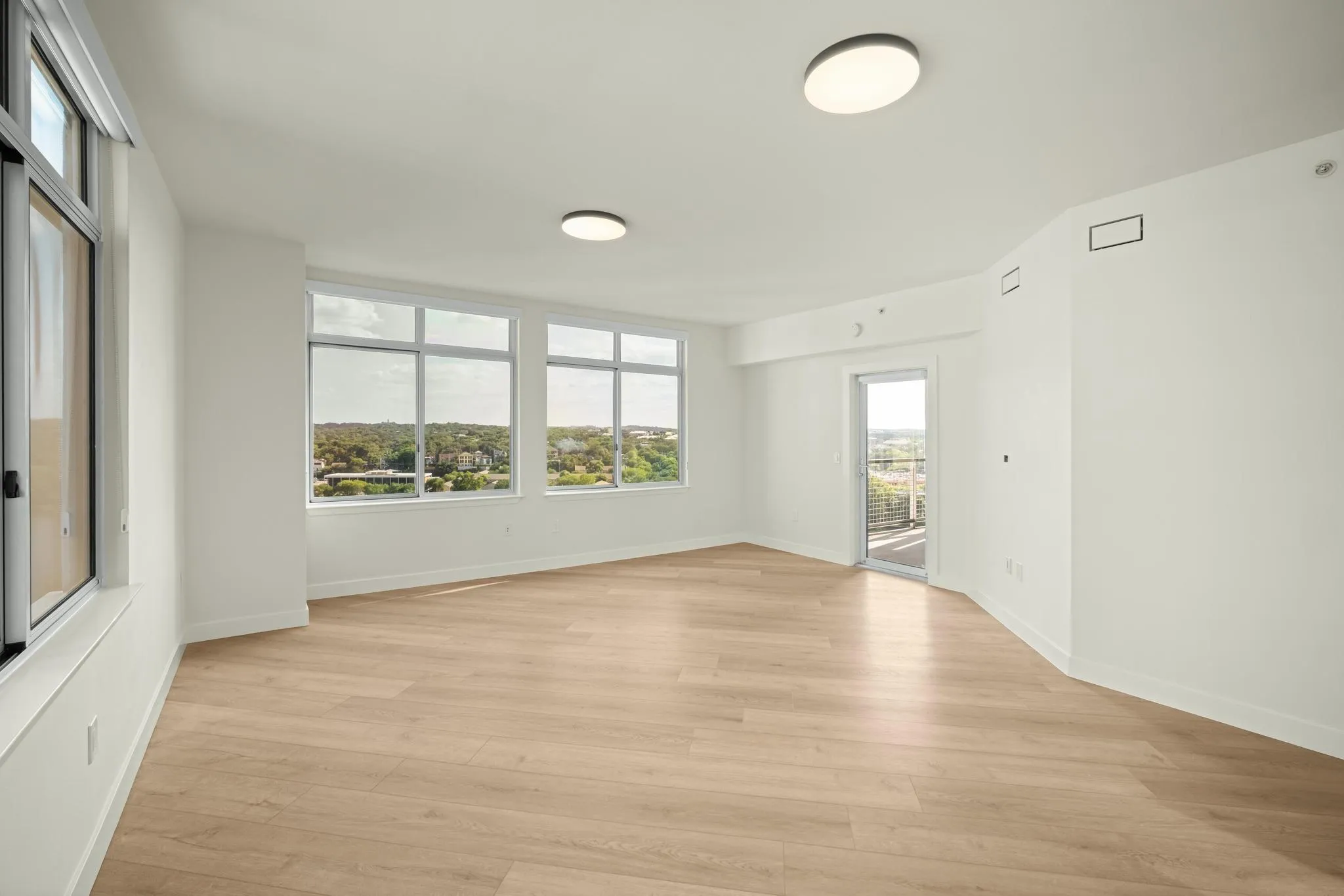 Photo 2 of 54 RAINEY ST #1201