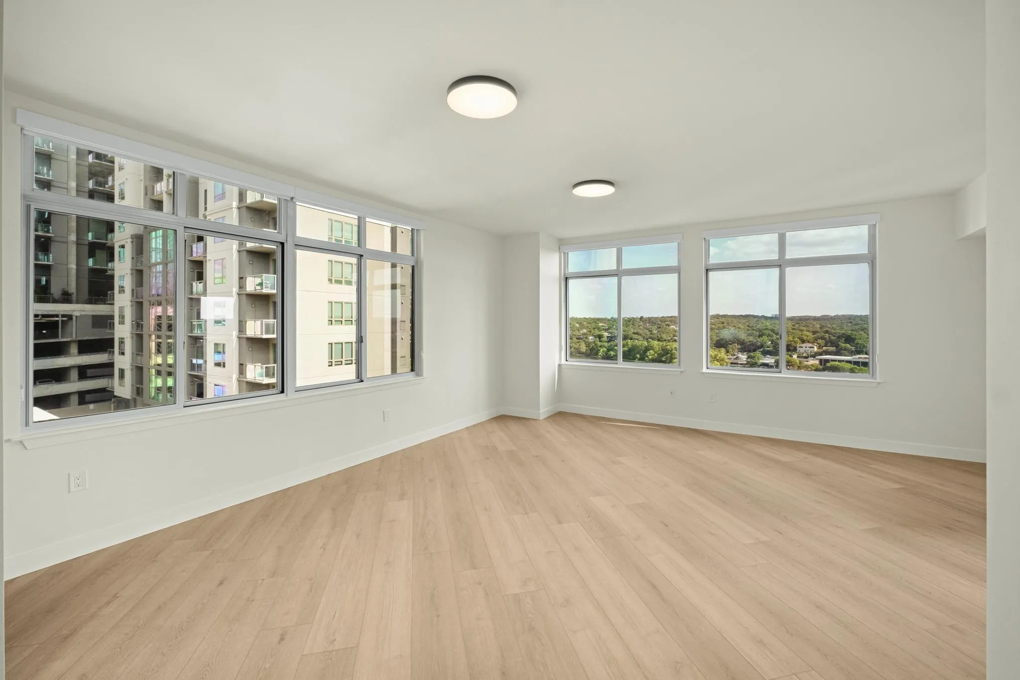 Photo 4 of 54 RAINEY ST #1201