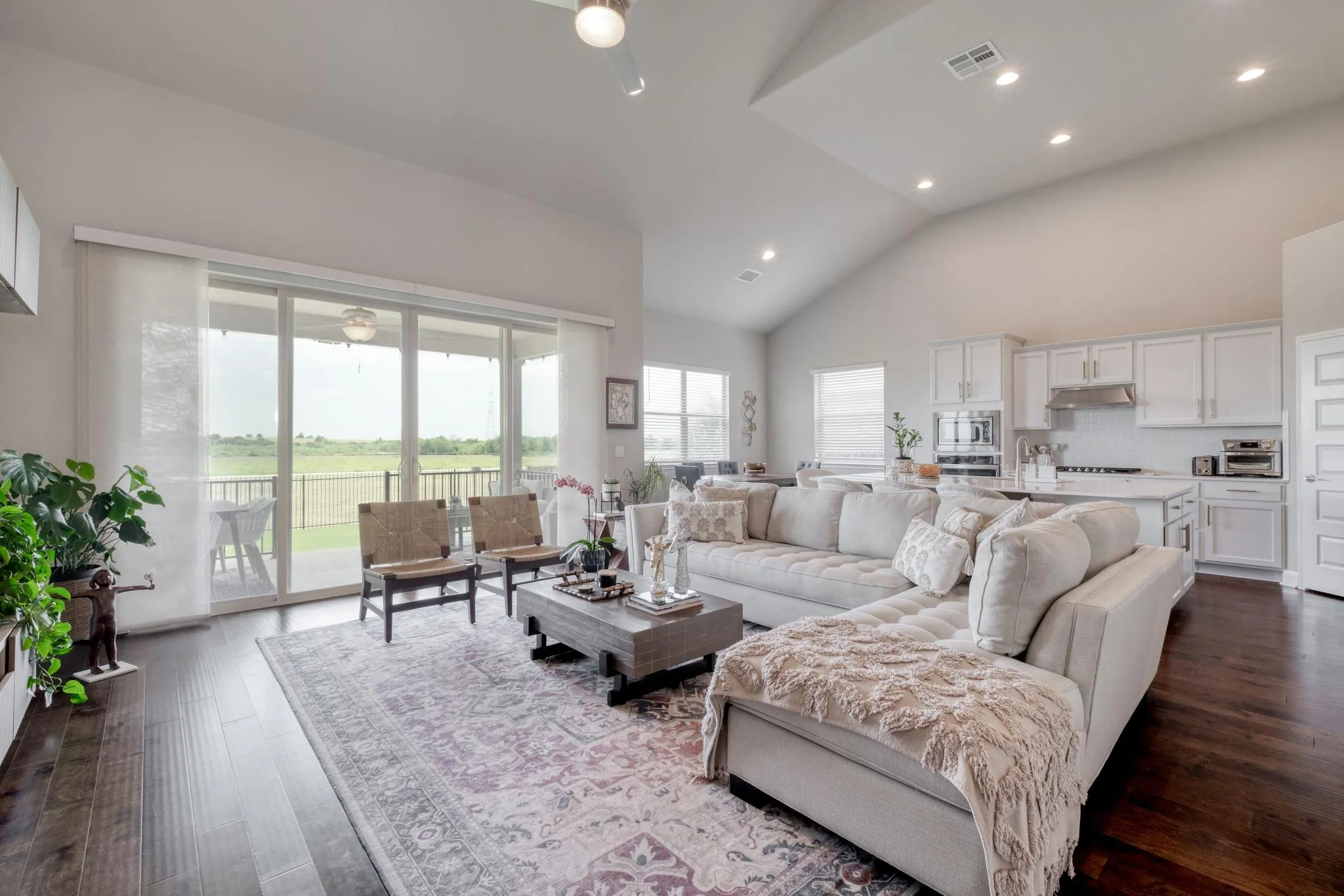 Photo 5 of 16940 AVENTURA AVE