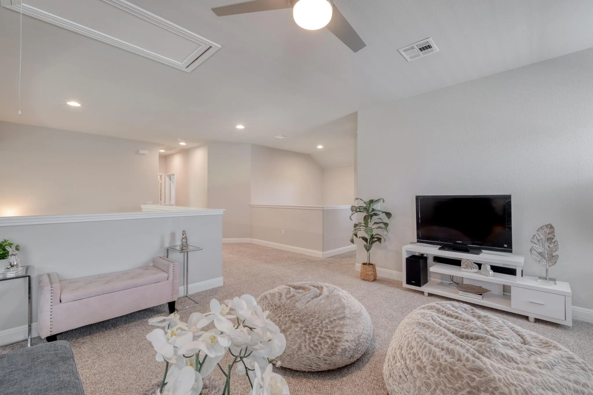 Photo 2 of 16940 AVENTURA AVE