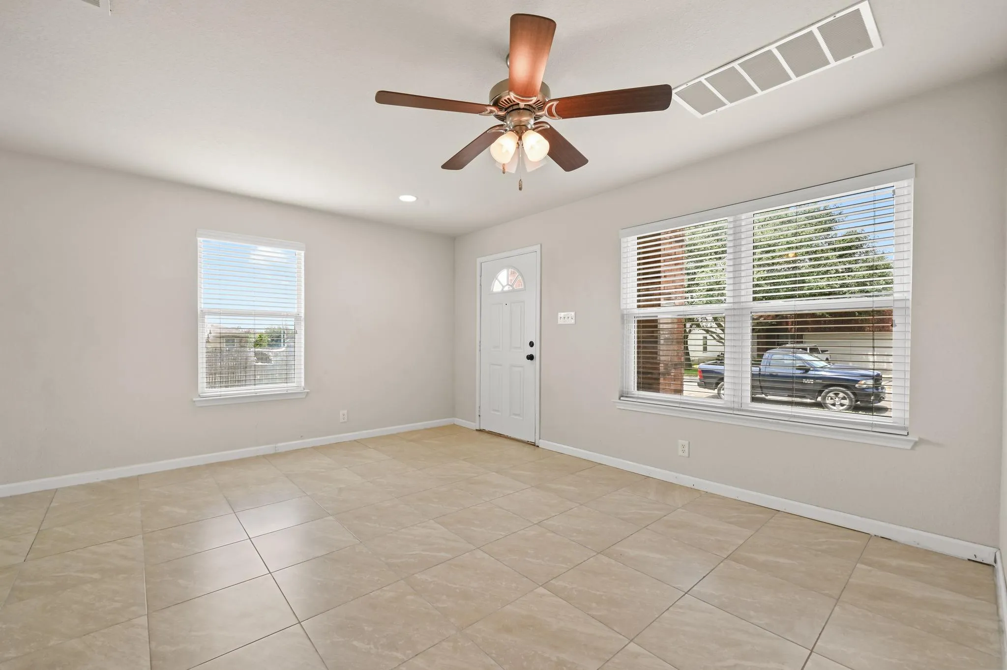 Photo 4 of 229 CAPISTRANO DR