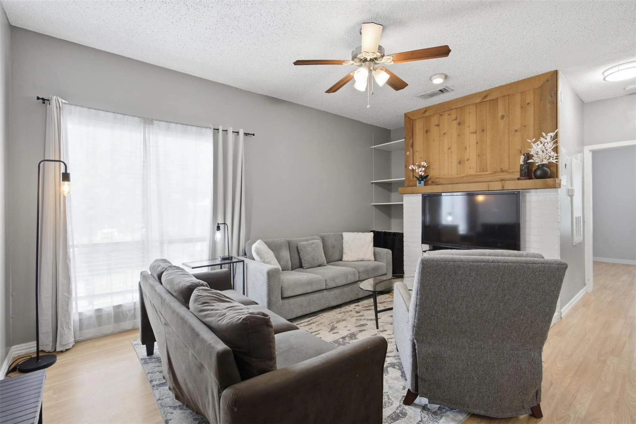 Photo 4 of 908 POPLAR ST #206