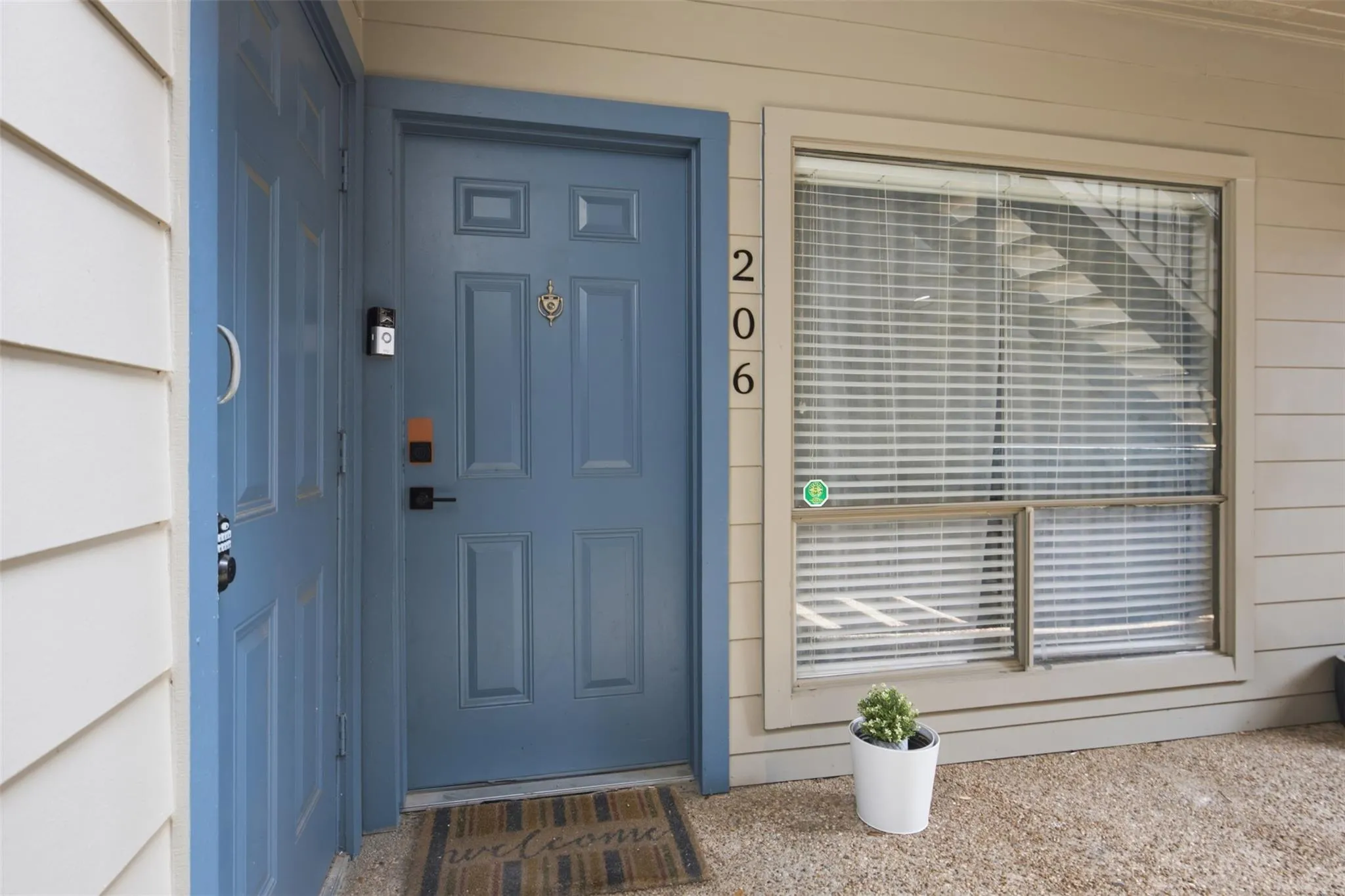 Photo 3 of 908 POPLAR ST #206