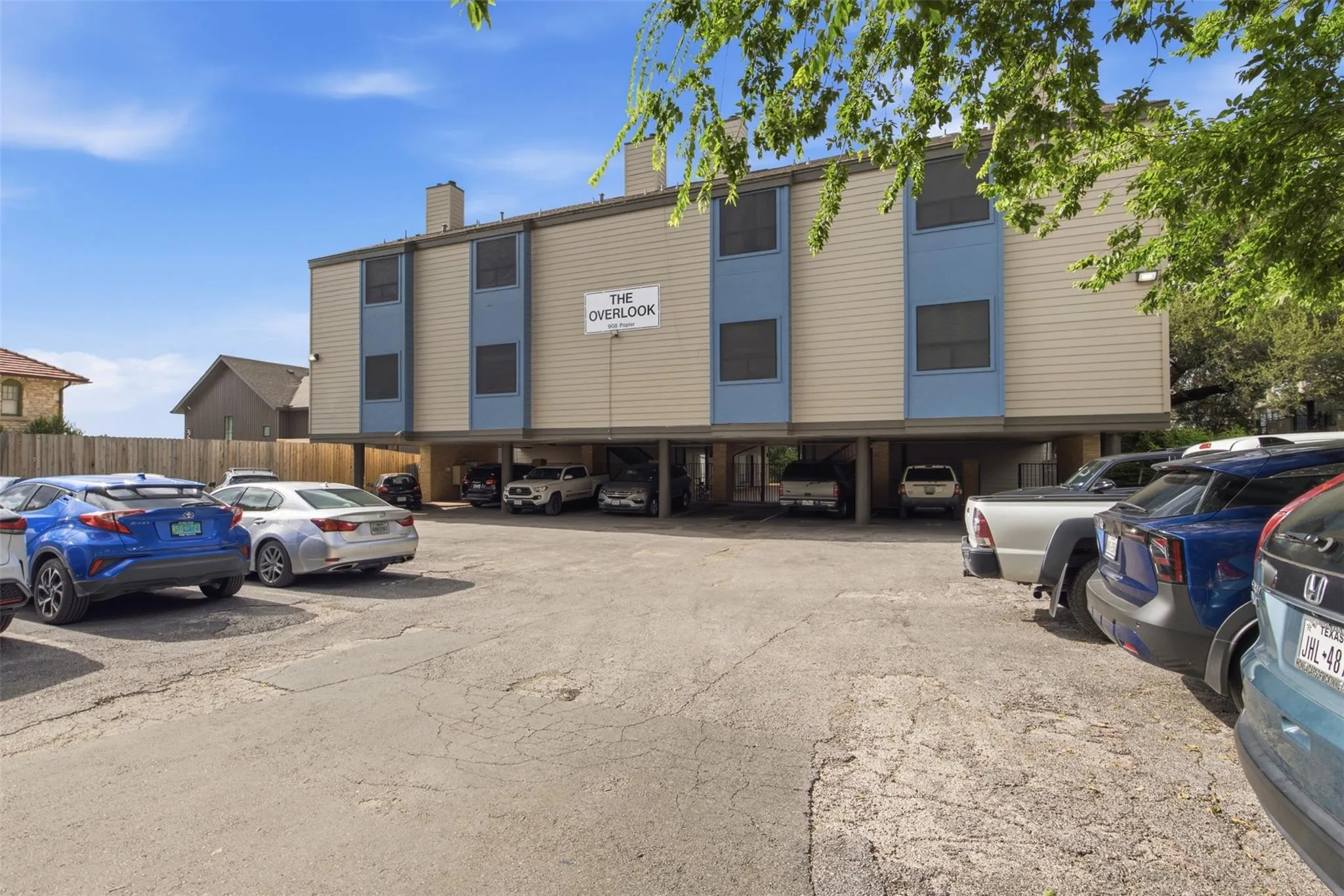 Photo 2 of 908 POPLAR ST #206