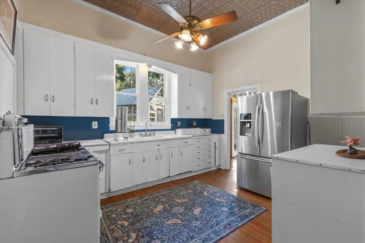 Photo of 702 E MAIN ST, Round Rock, 78664