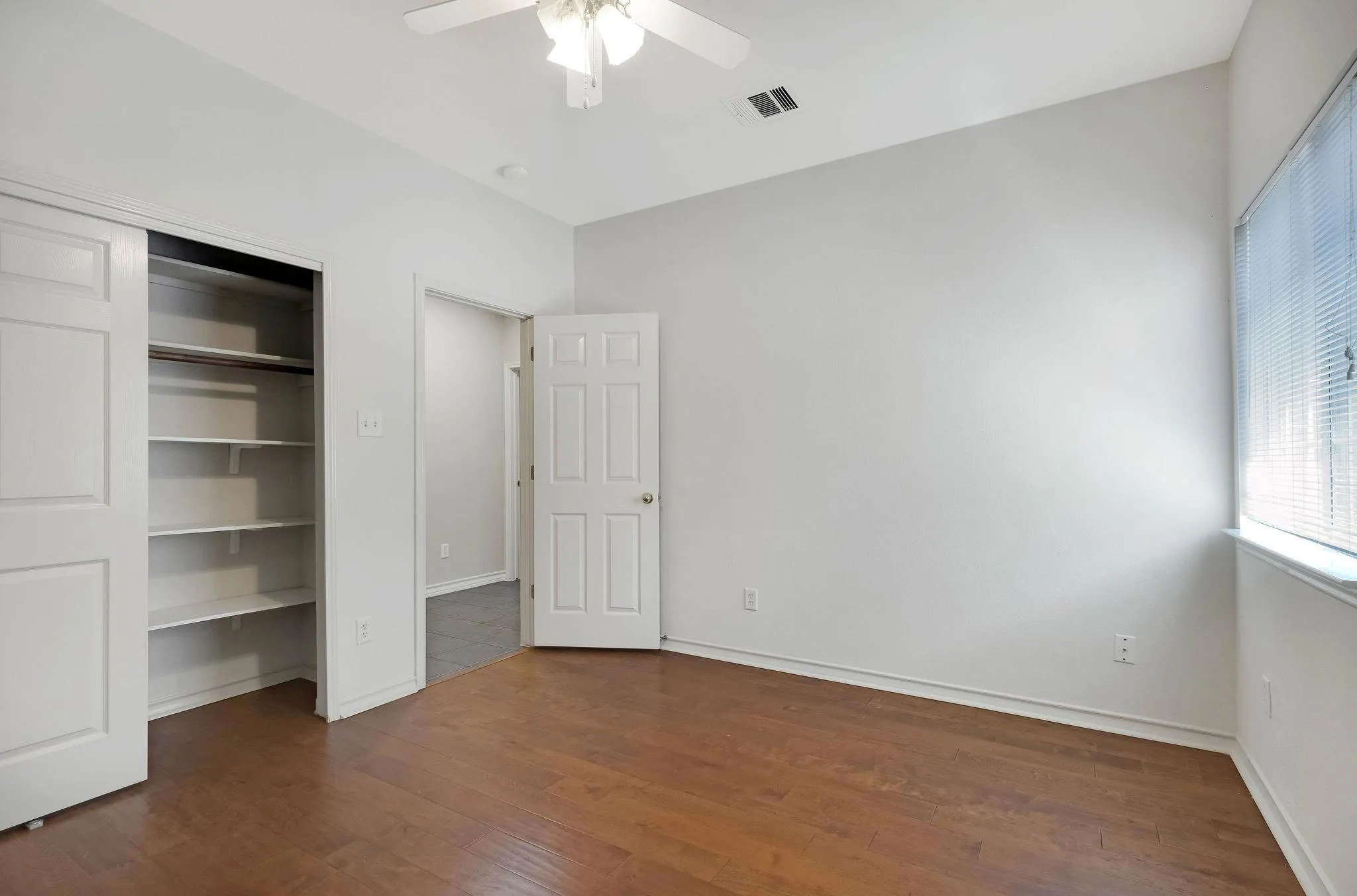 Photo 4 of 16809 CYPRESS LANDING CV