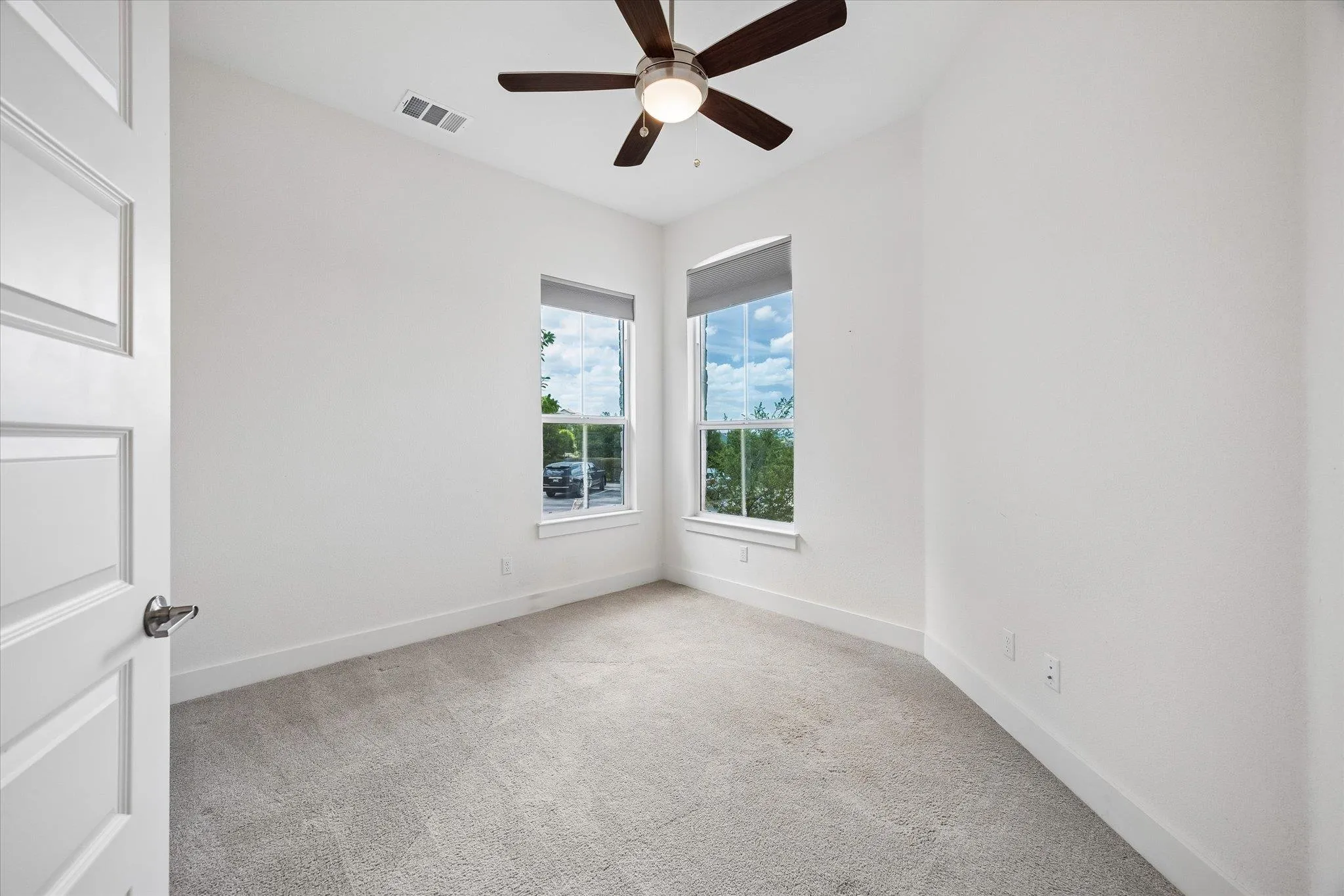 Photo 4 of 109 BENETEAU DR