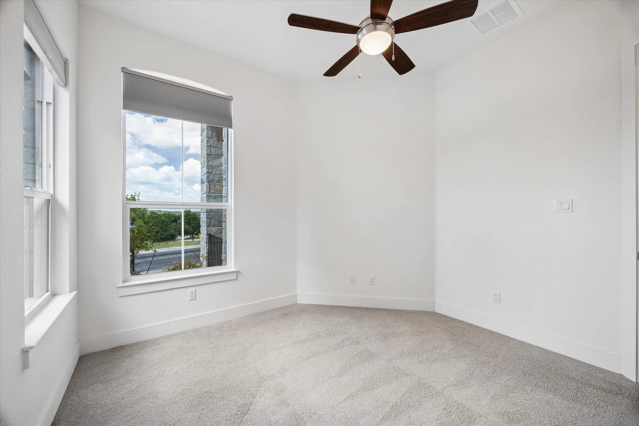 Photo 5 of 109 BENETEAU DR