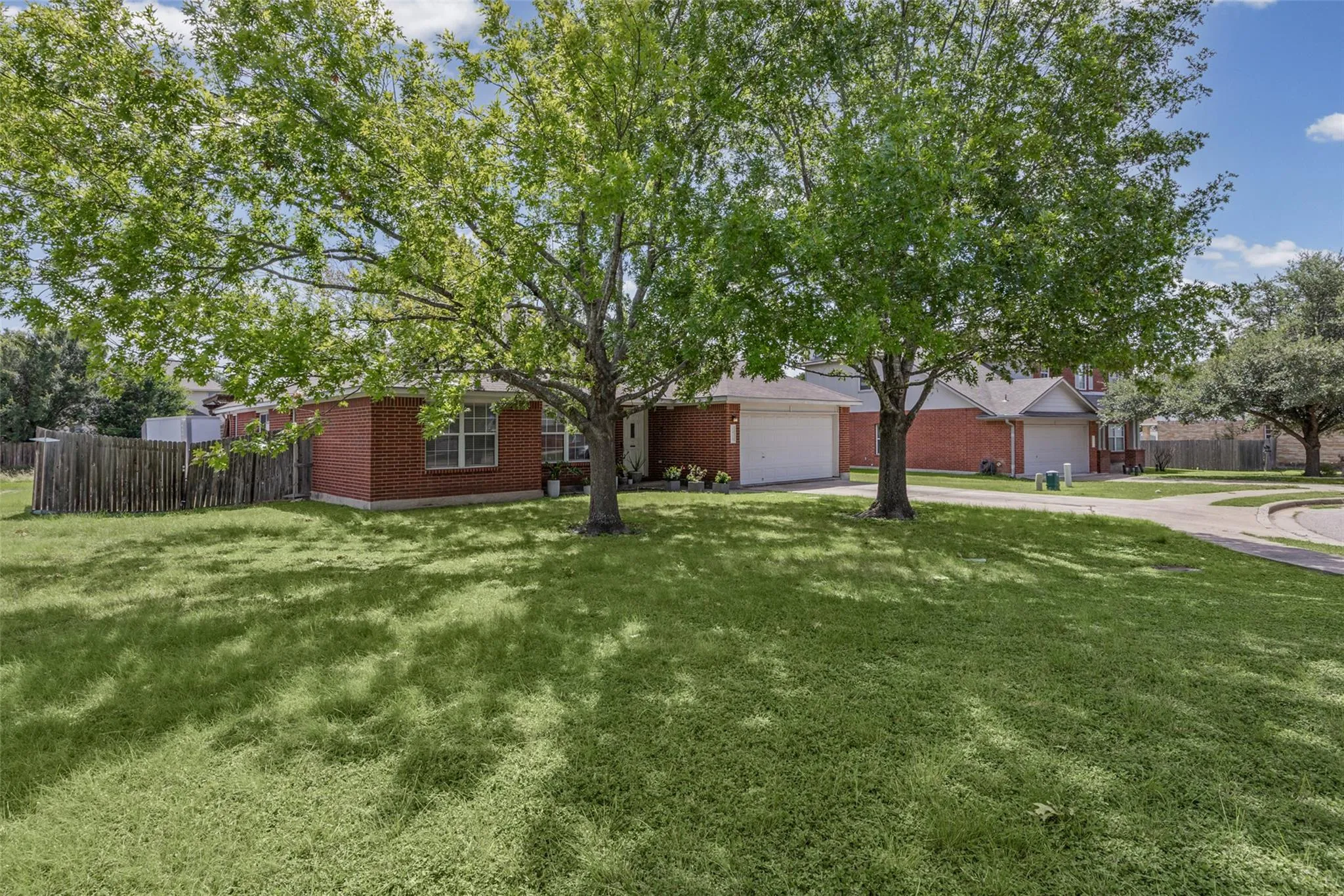Photo 3 of 1313 LAURELLEAF DR