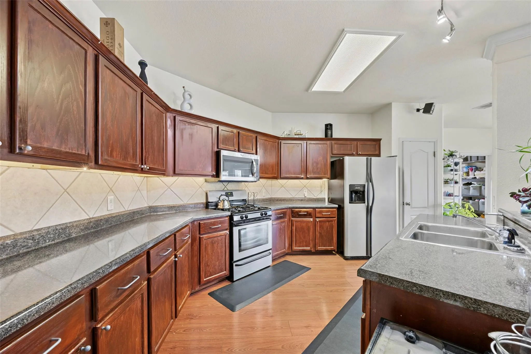 Photo 5 of 1313 LAURELLEAF DR