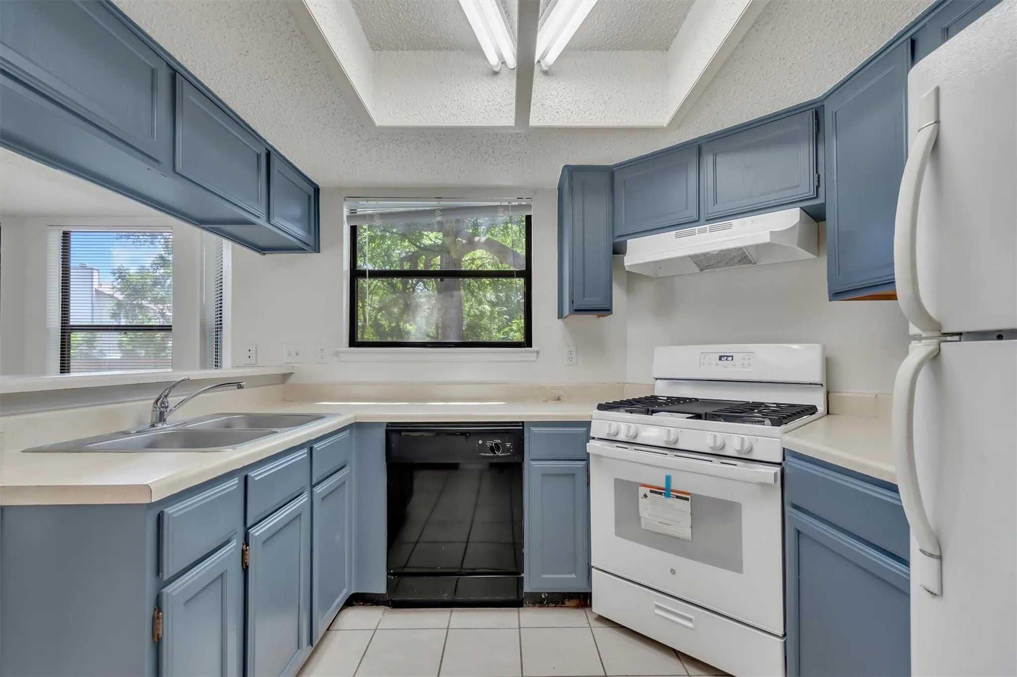 Photo 4 of 7802 TOPAWA CV #B
