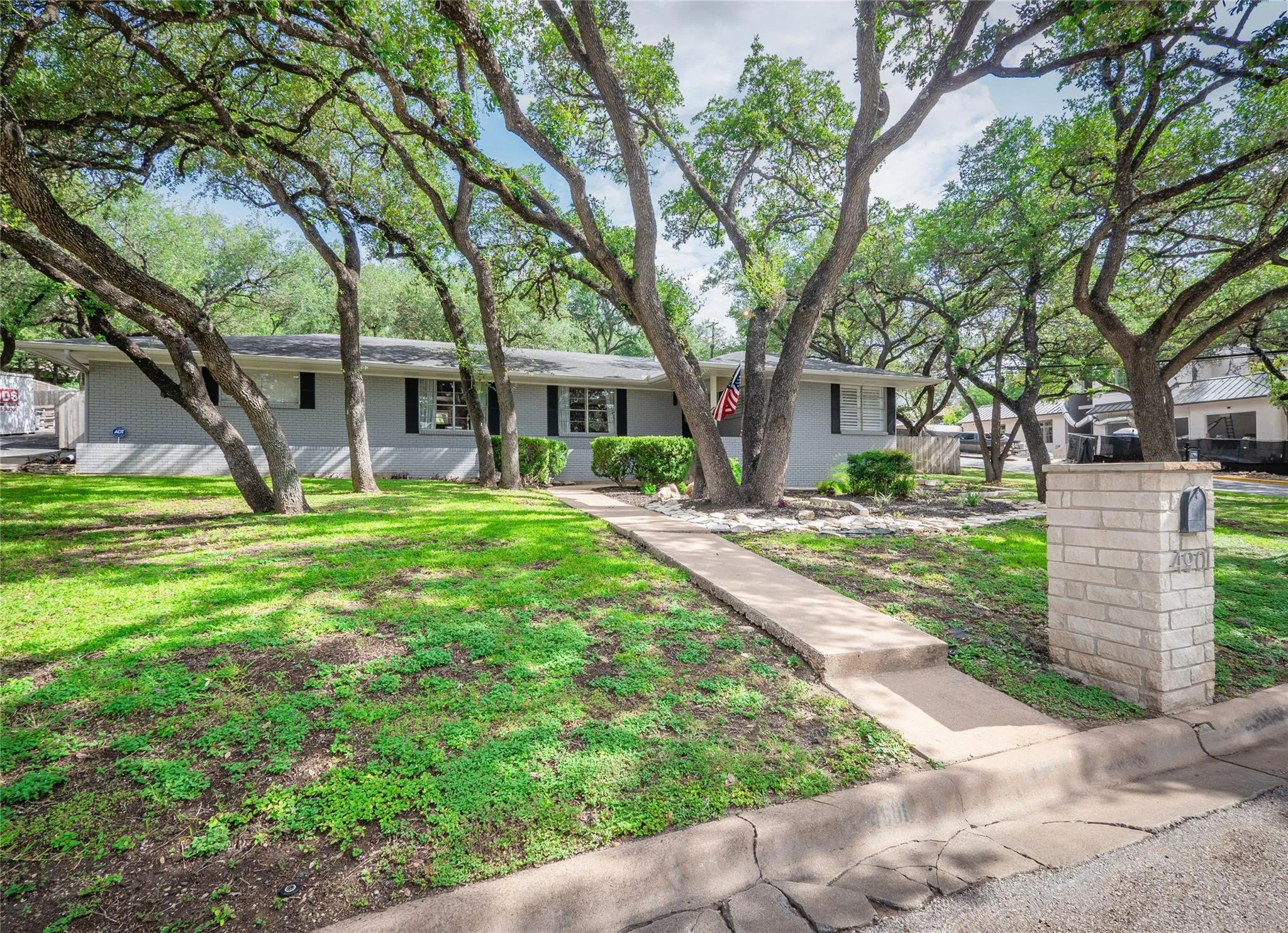 Photo of 4901 TIMBERLINE DR, Austin, TX, 78746