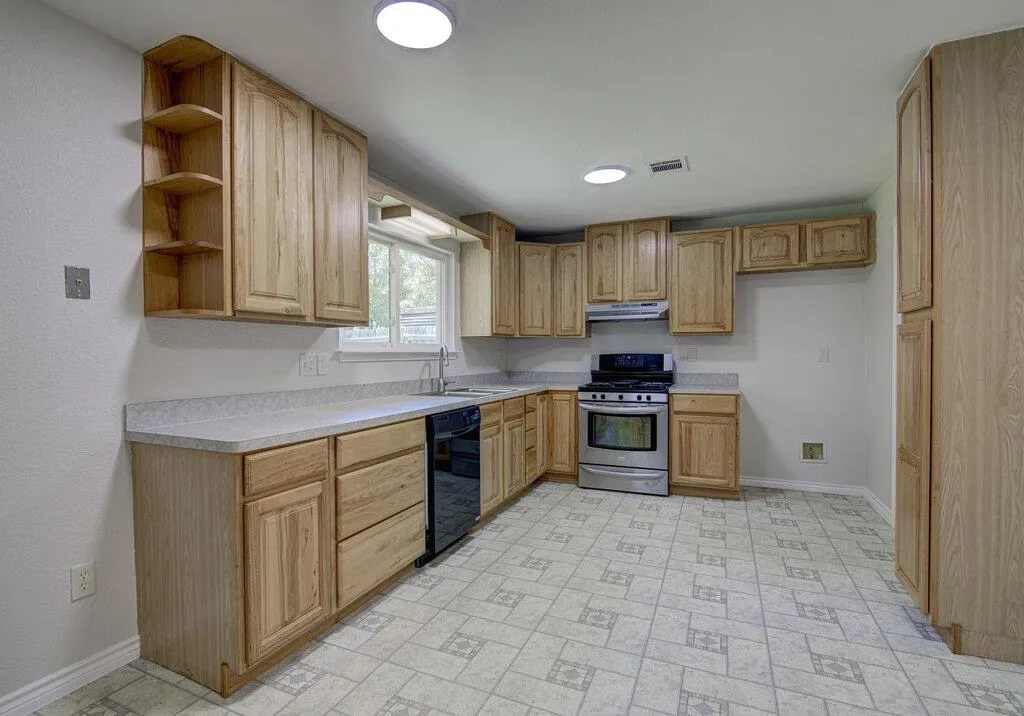 Photo 4 of 1603 HOLSTEIN DR