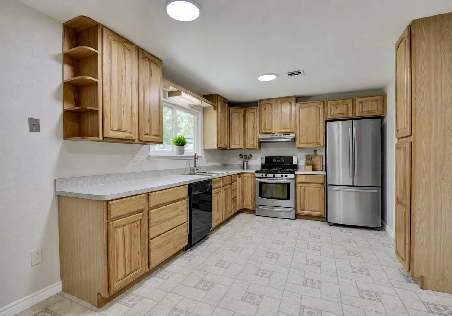 Photo 5 of 1603 HOLSTEIN DR