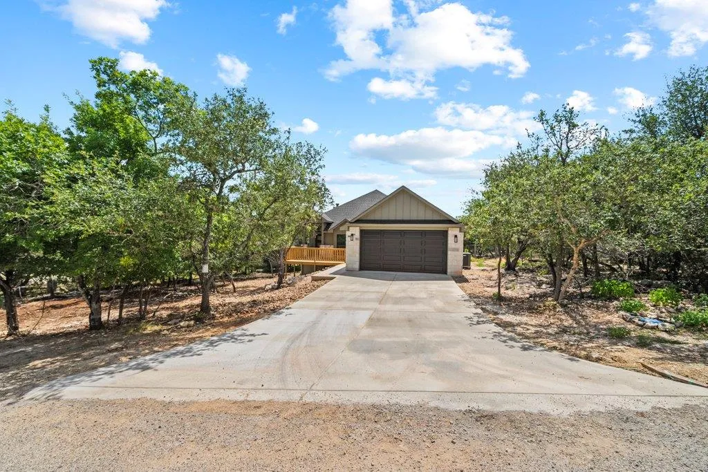 Photo 3 of 98 WHISPERING VALLEY DR