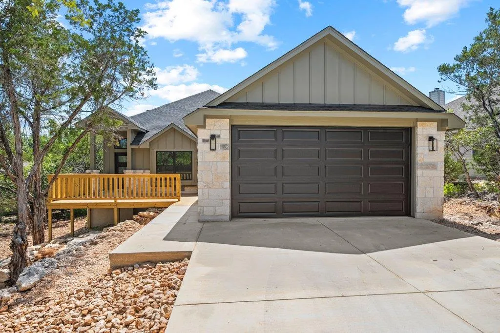 Photo 2 of 98 WHISPERING VALLEY DR