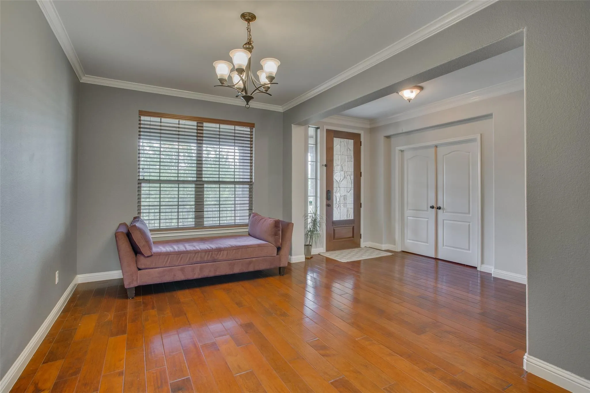 Photo 3 of 12221 MONTCLAIR BND