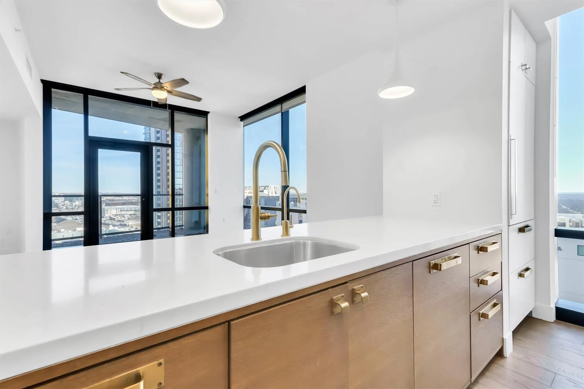 Photo 3 of 70 RAINEY ST #1607