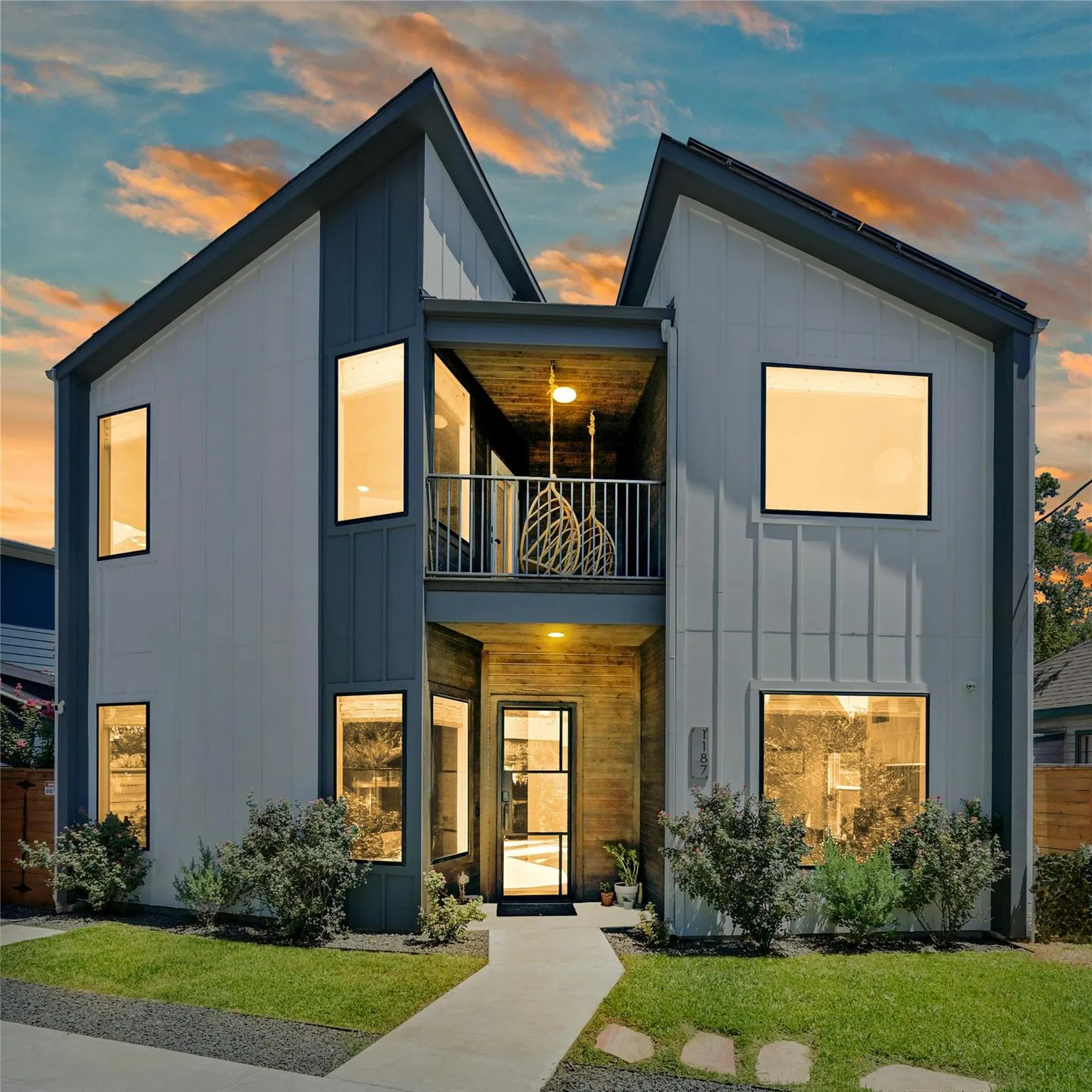 Photo of 1187 OAK GROVE AVE, Austin, TX, 78702