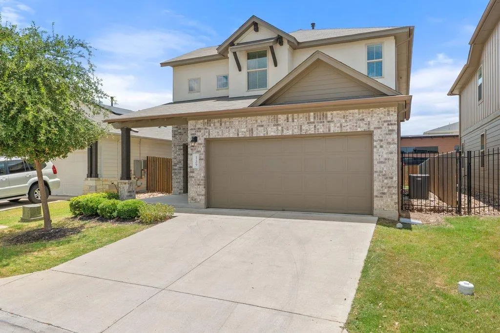 Photo 2 of 1209 FALCONER WAY