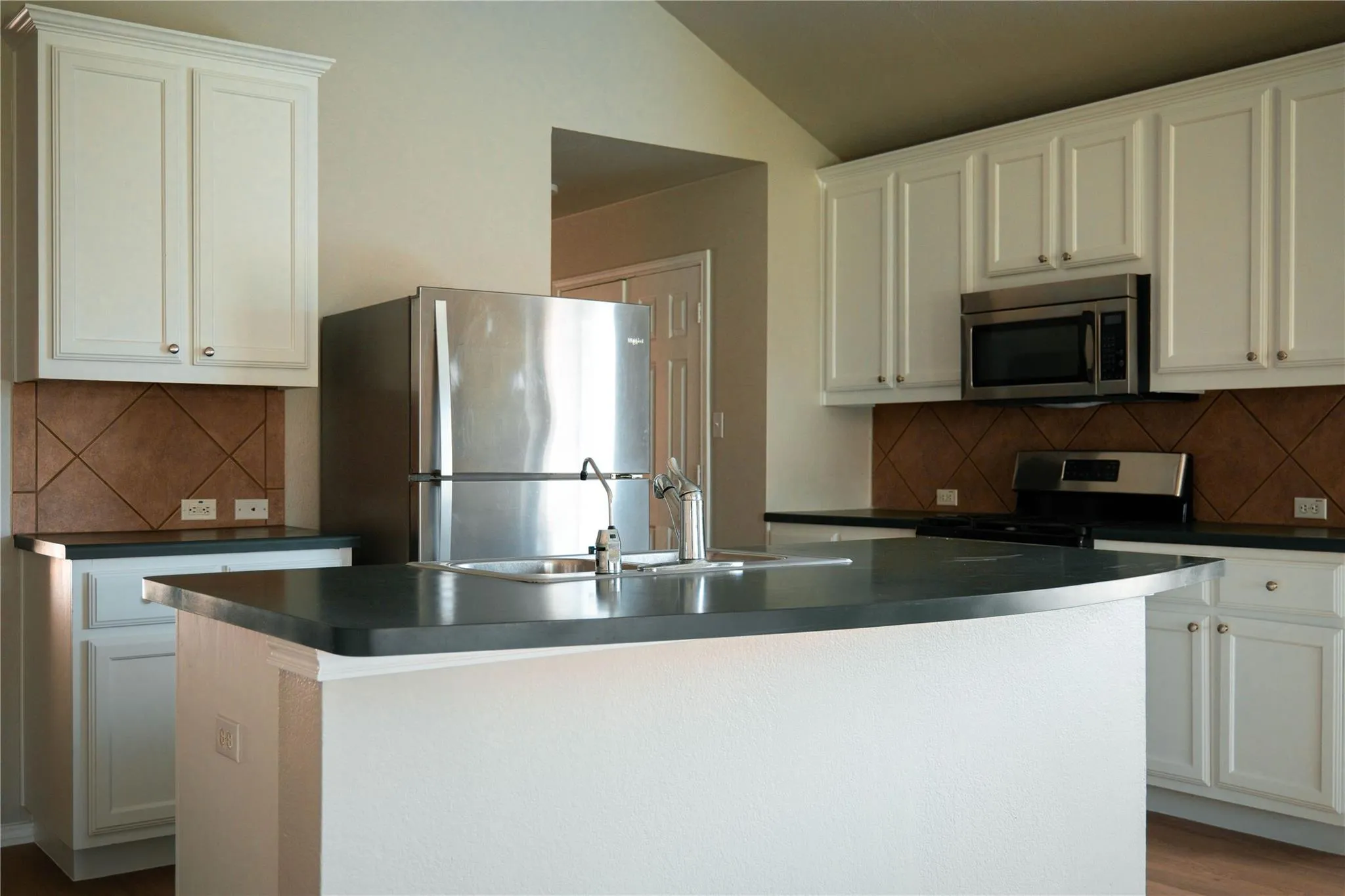 Photo 4 of 18704 DRY POND DR