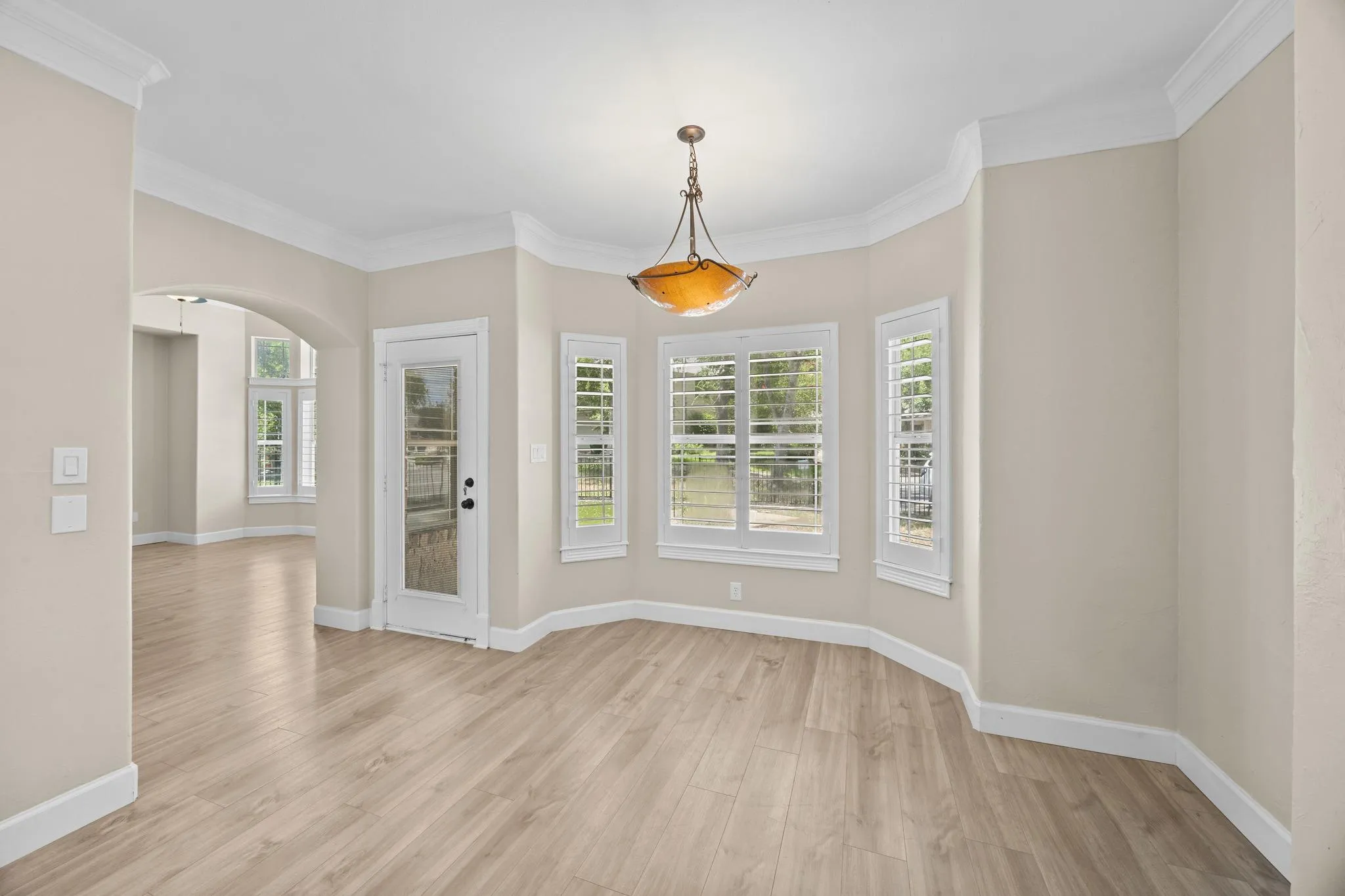 Photo 4 of 4801 INTERLACHEN LN