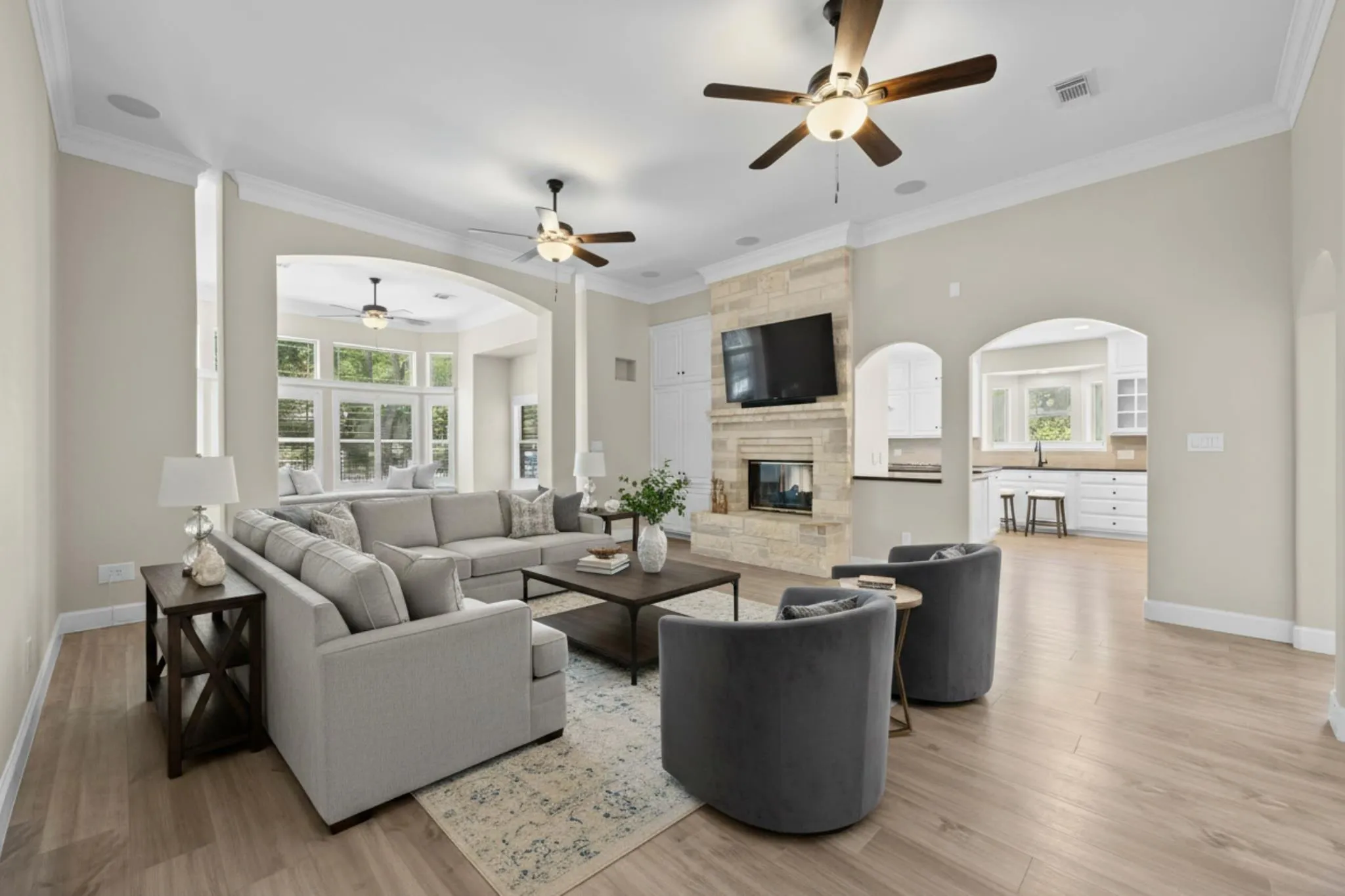 Photo 5 of 4801 INTERLACHEN LN