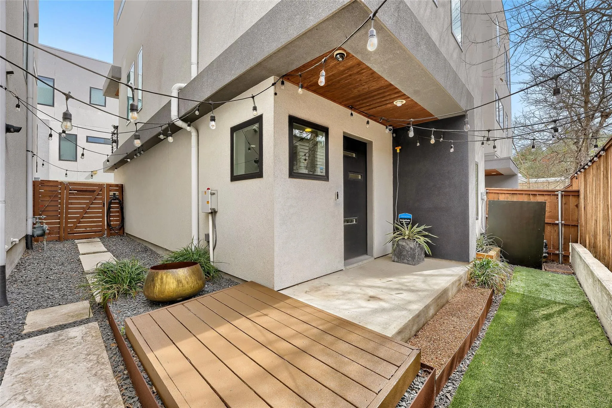 Photo 4 of 2301 BLUEBONNET LN #4