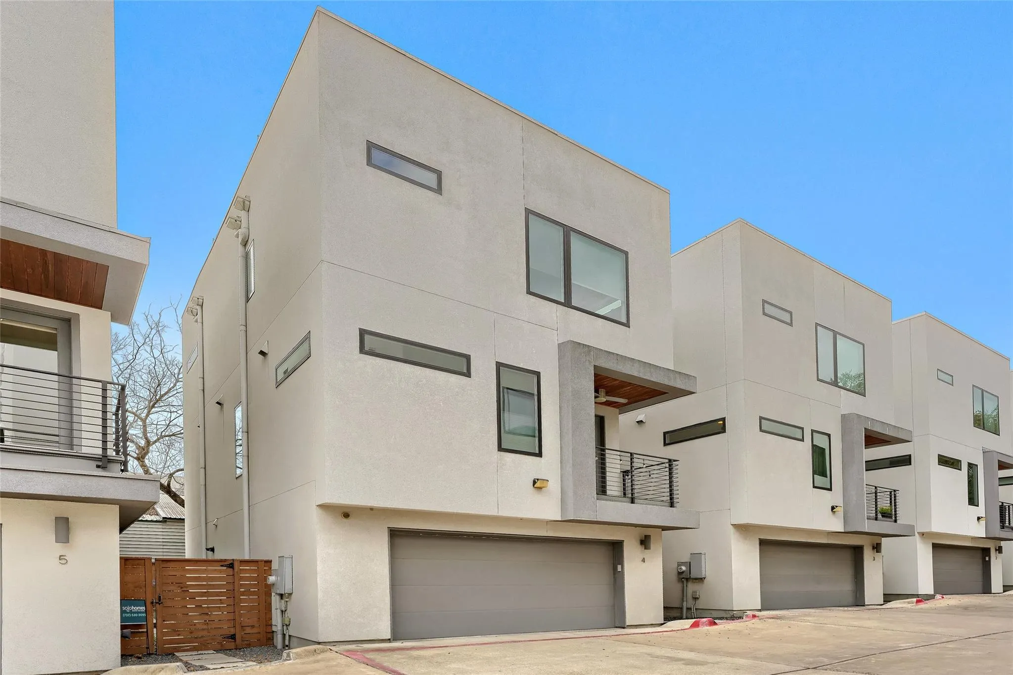 Photo 2 of 2301 BLUEBONNET LN #4