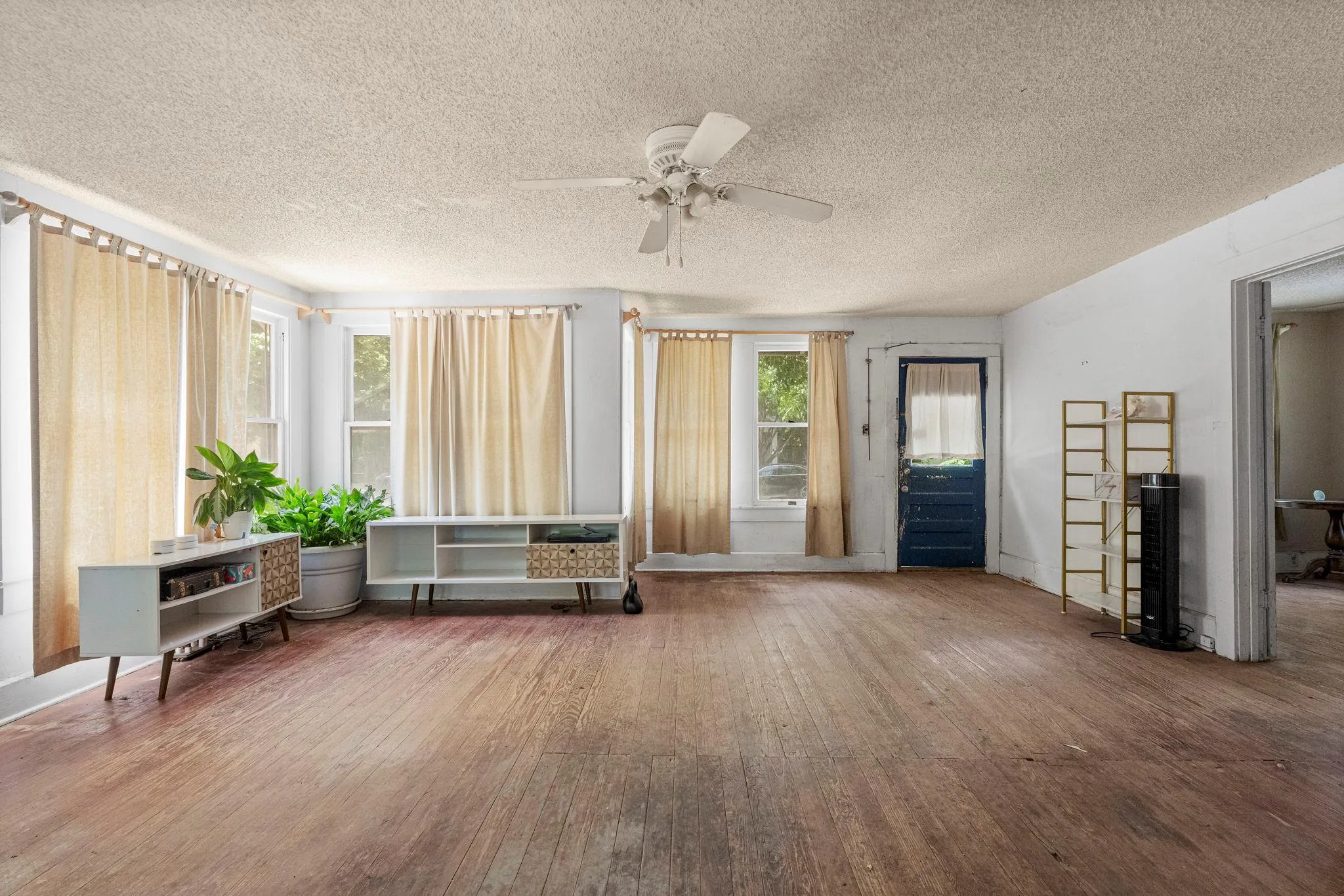 Photo 2 of 304 W 42ND ST
