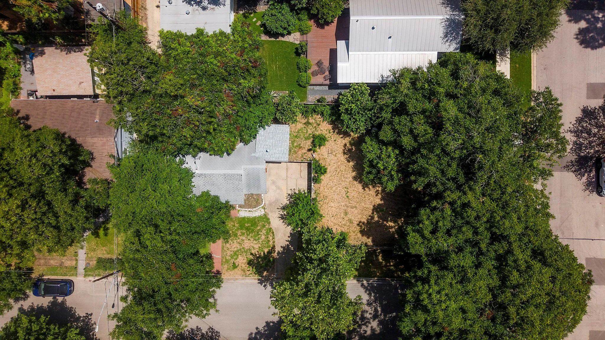 Photo 5 of 304 W 42ND ST