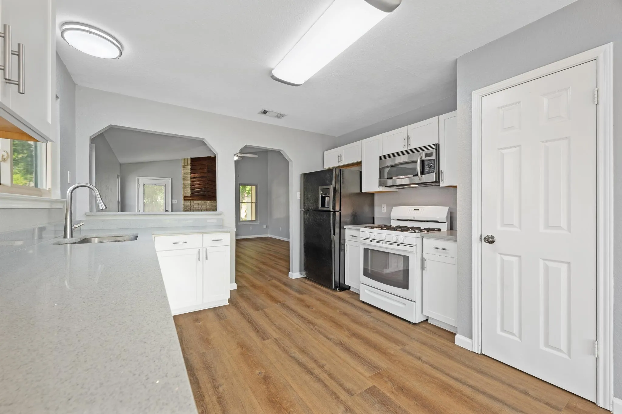 Photo 2 of 16308 PARKWAY DR