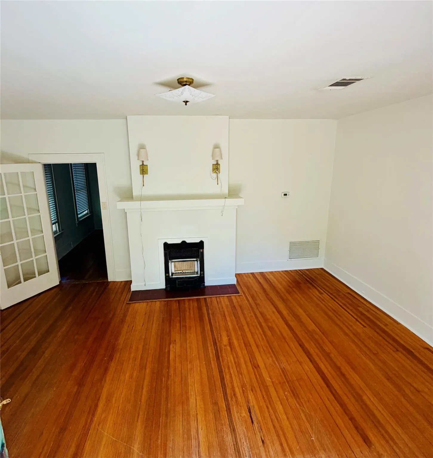Photo 2 of 3212 E OAKMONT BLVD #B