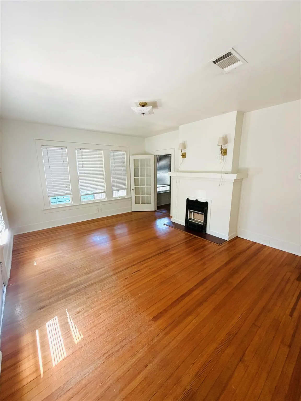 Photo 3 of 3212 E OAKMONT BLVD #B