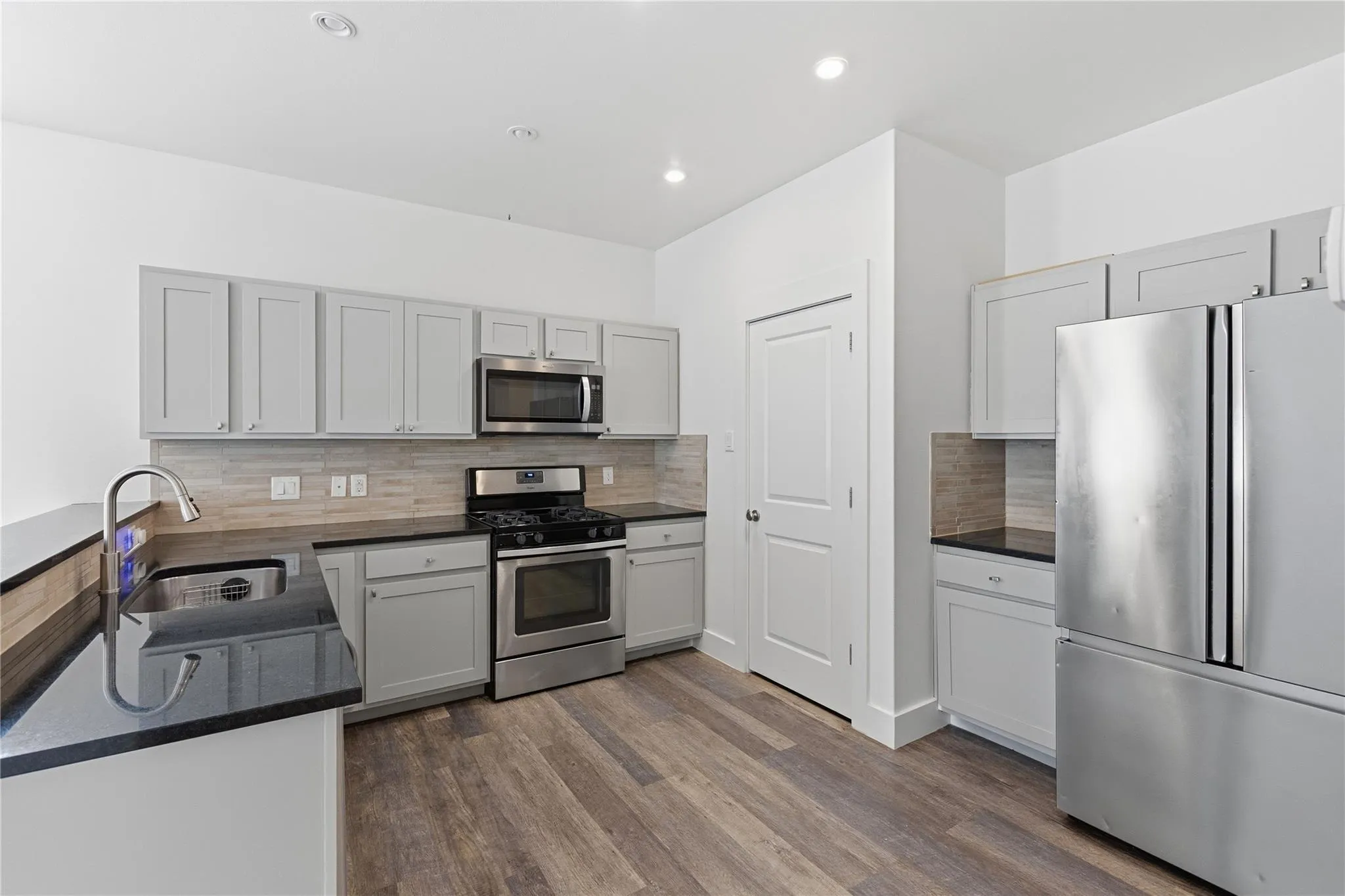 Photo 2 of 4124 VALLEY VIEW RD #4A